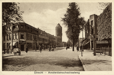 53 Gezicht in de Amsterdamsestraatweg te Utrecht met op de achtergrond de watertoren.